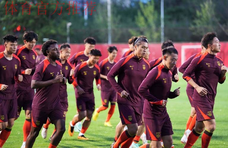集结广州备战叙利亚 闷热环境下国足迎首训